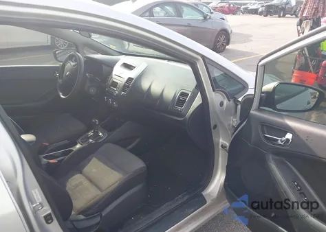 2015 Kia Forte Lx z USA, uszkodzony, nr VIN KNAFX4A67F5370547